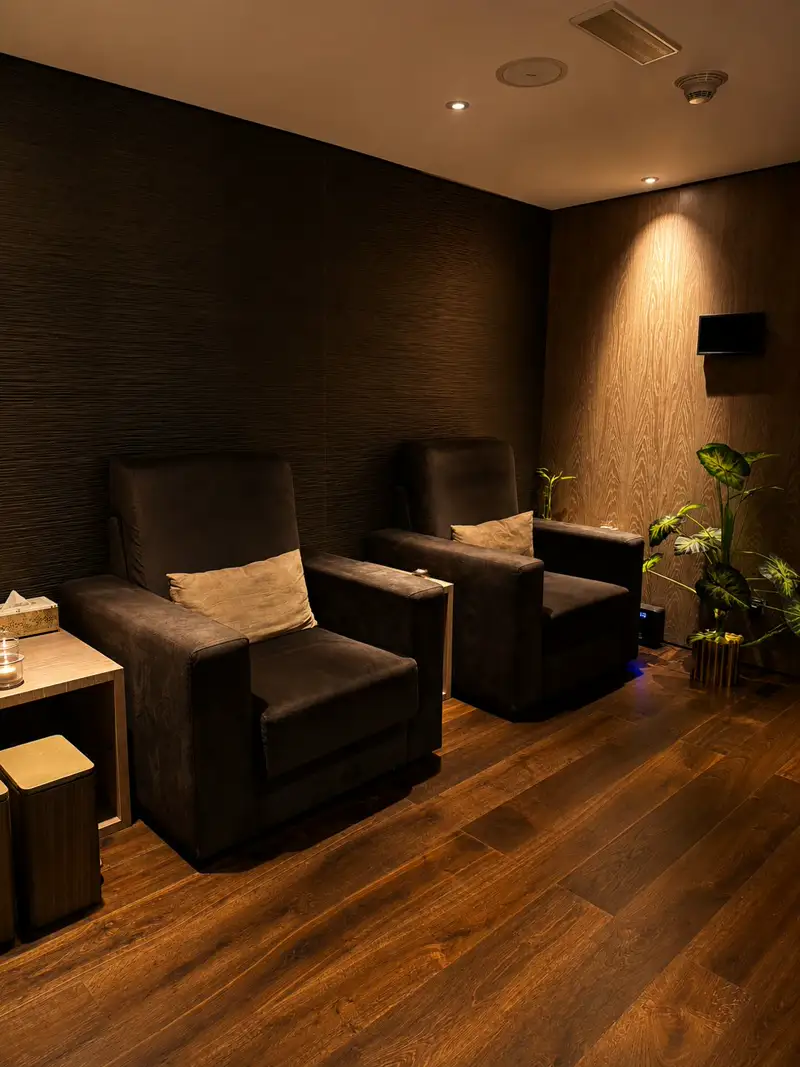 Bella Spa Dubai relaxation lounge with luxury armchairs